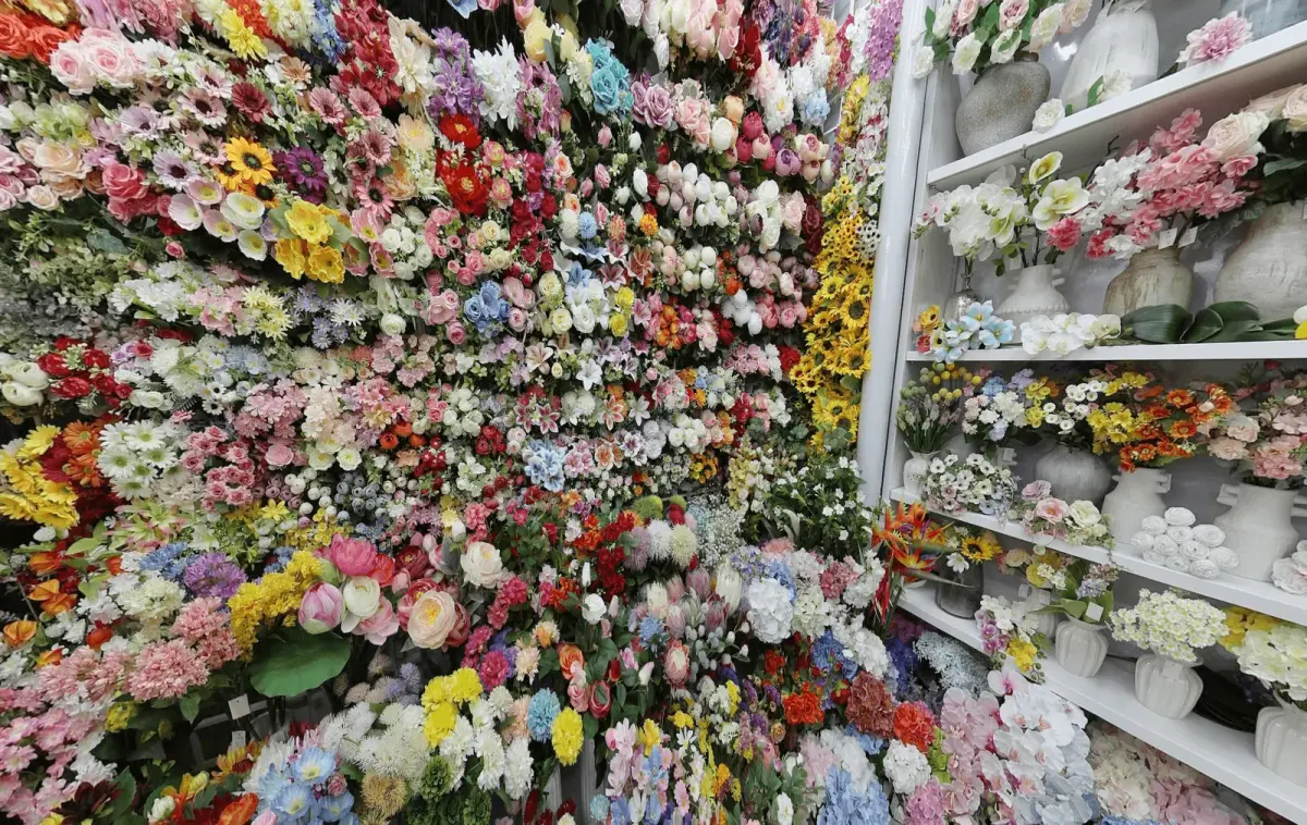 Artificial Flowers & Holiday Decor Wholesale in Yiwu: District 1 Floors 1 & 3